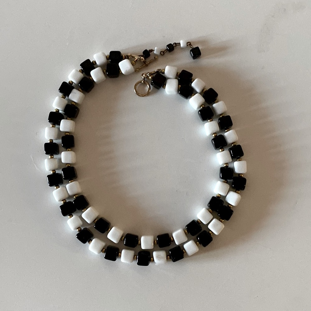 1960s original, glass bead choker 14”